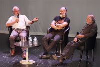 Jean-Jacques Bouillault au micro, Hughes Bouillault et Jean Martin